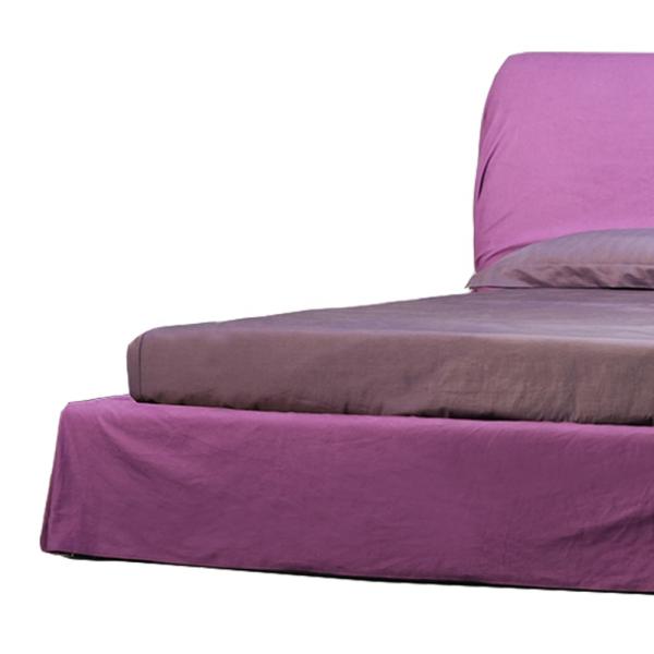 Three Person Vintage Shoes Hotel Ding Set White Room And Confortable Bed