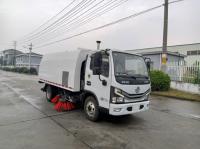 Puissant camion de balayage routier à moteur diesel équipé d'une pompe en plastique