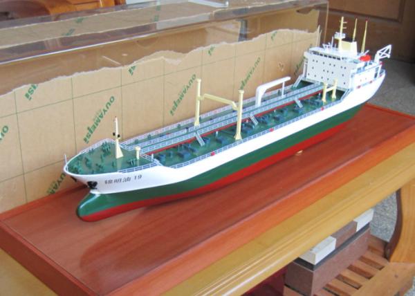 High Precision Toy Cruise Ship Model Oil Tanker Cruise Ship Shaped , Composite PU Material