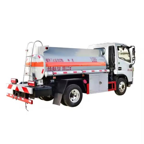 Compact Diesel Oil Transport Truck With Euro 6 Emission Standard