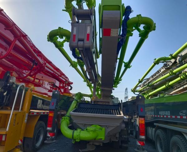USED ZOOMLION 47M pump truck in Mercedes Benz chassis Concrete Pump construction machine
