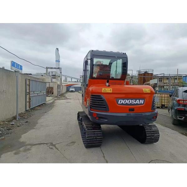 Новый Doosan DX55 оснащен двигателем Yangma из Японии