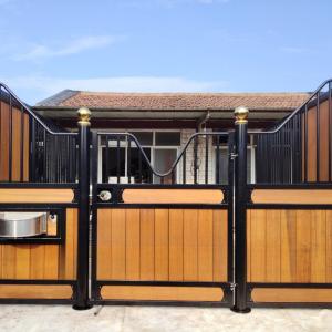 Farm Movable Horse Stalls Customized Color Horse Stable 2.2m High