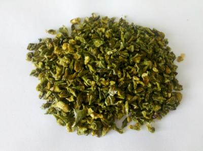 O profissional personalizado secou os flocos da pimenta verde que desidratam pimentos