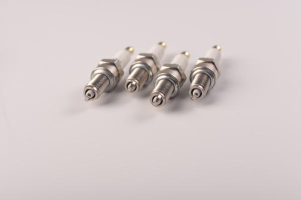 B7RTC High Performance Motorcycle Parts Spark Plug for Honda Kawasaki Yamaha