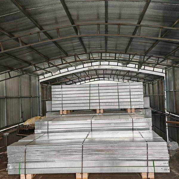 Gestión de cables y ventilación bandeja de cable galvanizado en caliente con ranura de perforación