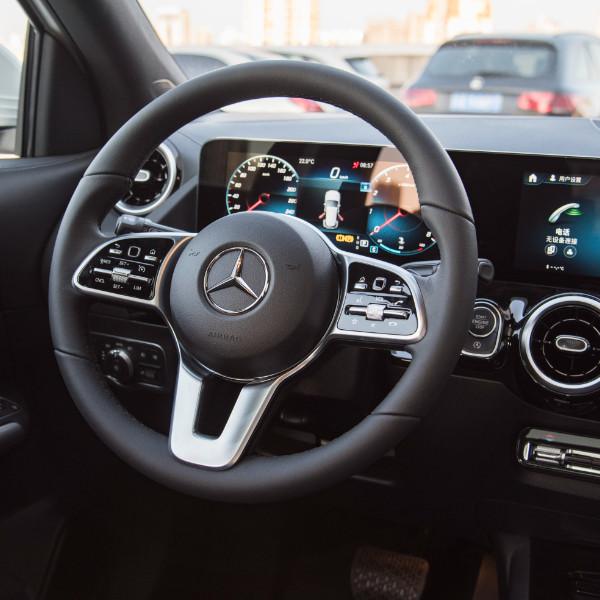 Mercedes-Benz 2023 GLA 200  version Gasolin Compact SUV Avto Electro Excellent