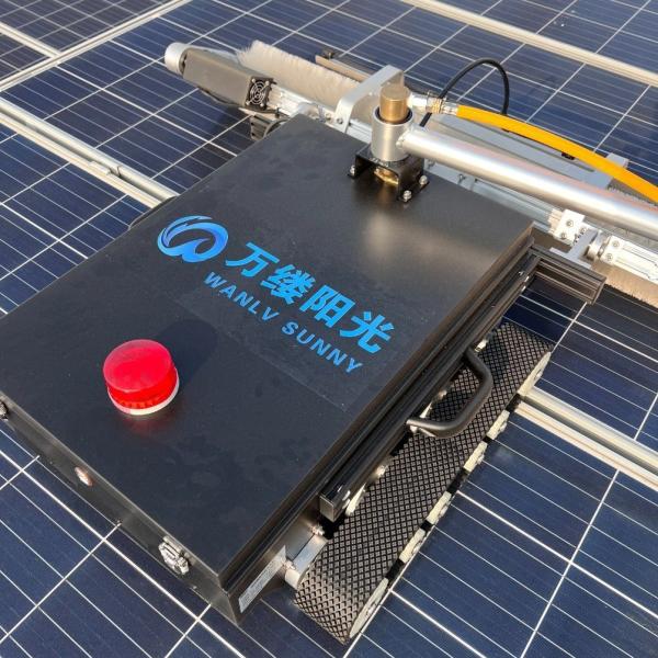 5 Hours Endurance Time Telecontroled Crawler Washer for Solar Panel and Roof Cleaning