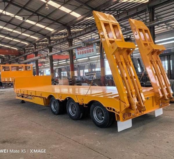 Vehicle Master 4 Axle 100 Tons Lowbed Semi Truck Trailers for Construction Machinery
