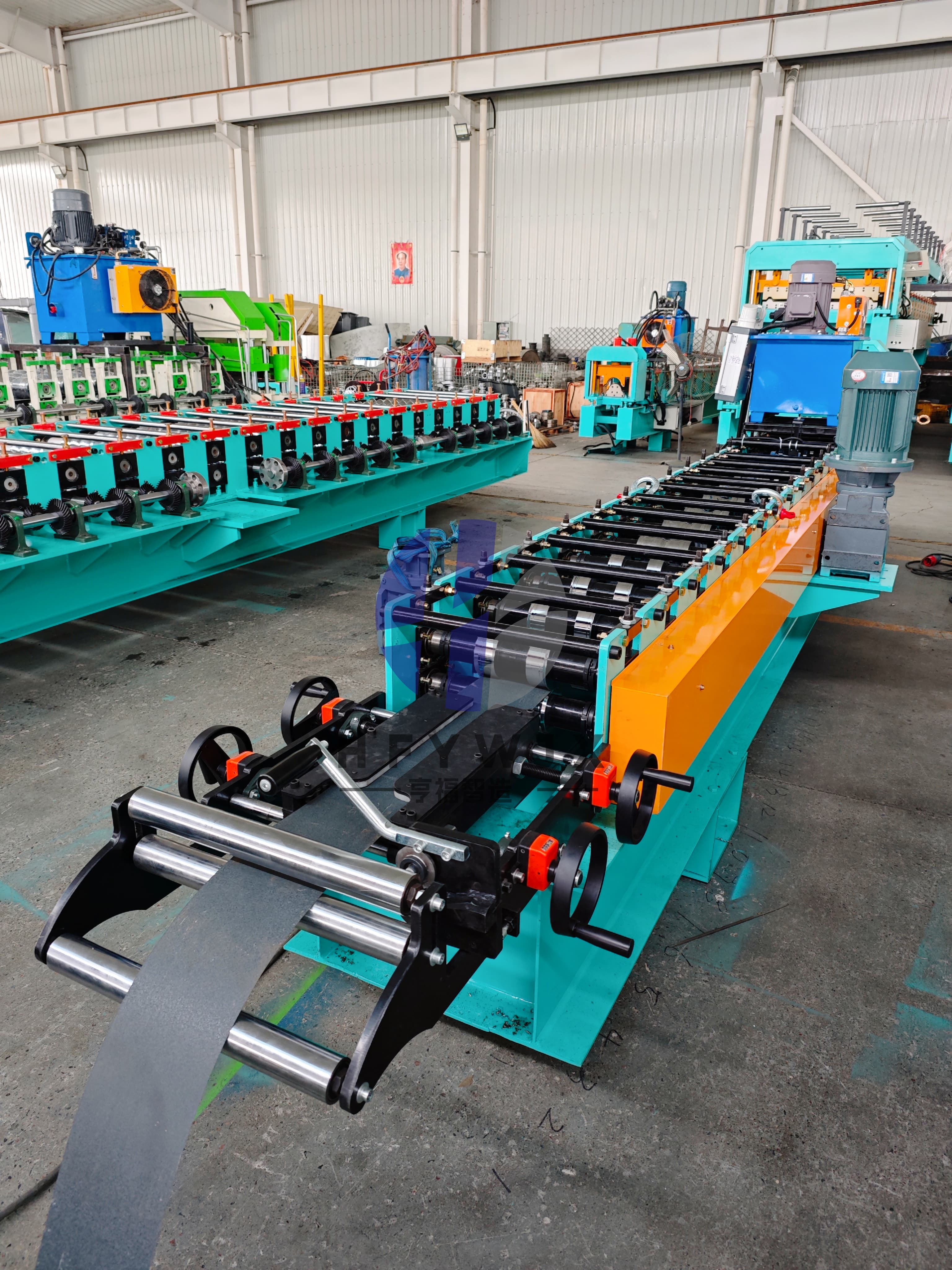 High Precision Non-stop Flying Shear Fence Roll Forming Machine with 16 Rows Rollers and 20-25 m/min Speed