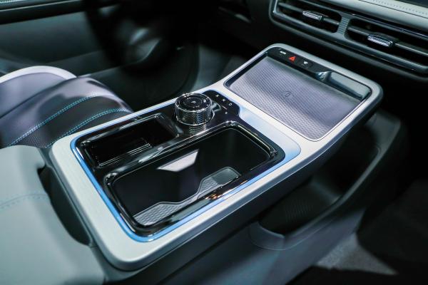 Upgrade Your Driving Experience with the 2024 HYCAN Z03 Electric Driver's Seat Adjustment 5 Seats and Intelligent Features