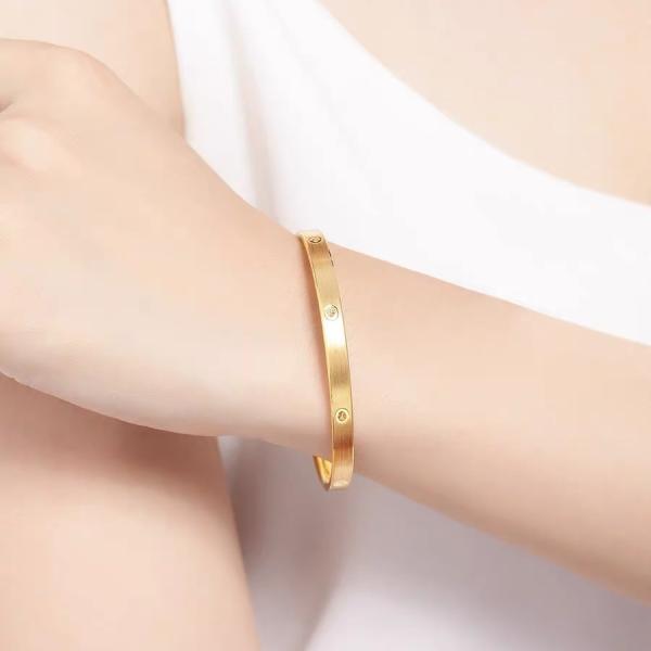 Women's Luxury 10K 14K 18K Gold Round Shape Bangle with Diamond Inset with Classic Romantic Style Wedding Parties IGI Certified