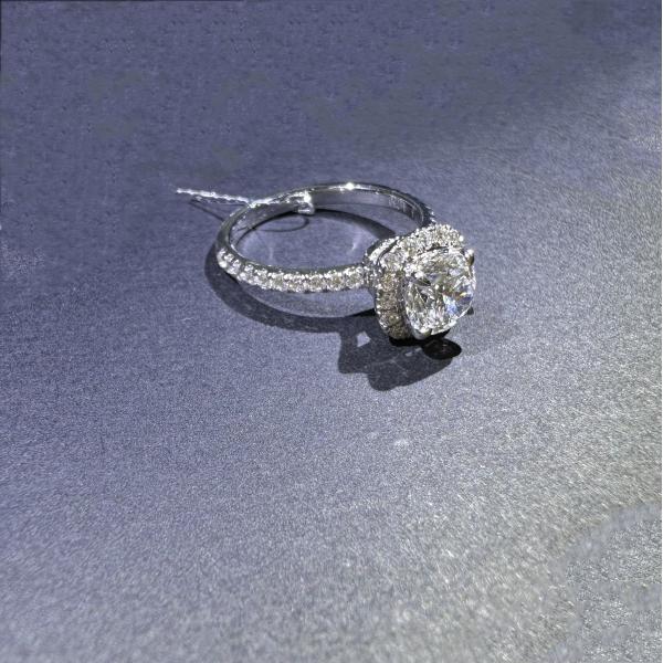 Customized 18K Gold Cluster Diamond Ring IGI GIA Lab Grown Diamond for Engagement Wedding or Banquet Fine Jewelry for Women