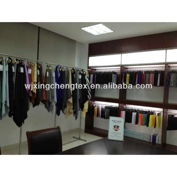 75*75 Количество пряжи 100% полиэстер Джакард ткань для дамского платья в белом цвете