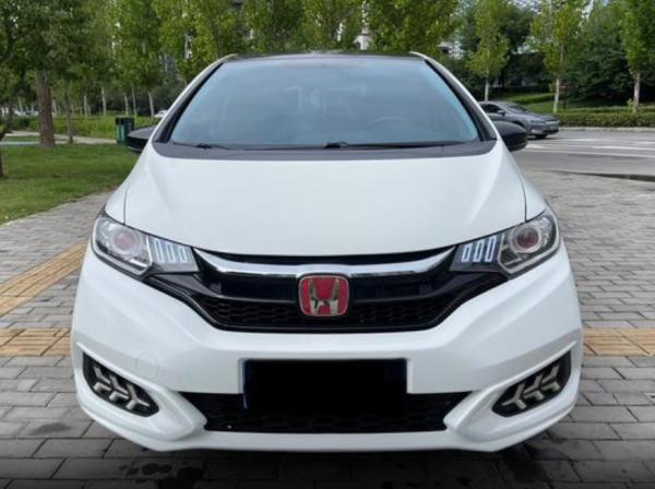 Veículo Usado Pequeno Sedan a Gás 1.5L CVT Max Pro 188km/h Velocidade 5 Portas Hatchback Óleo Carro a gasolina para Honda Fit