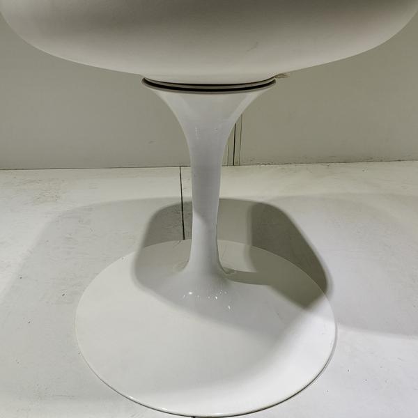 Classic Modern White Metal Base Dining Chair Plastic PP Shell 81cm Height