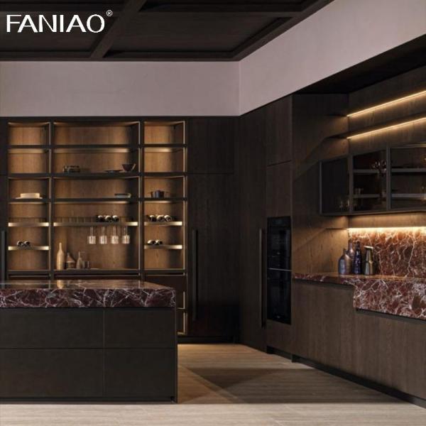 Модульная современная домашняя кухня с винным шкафчиком