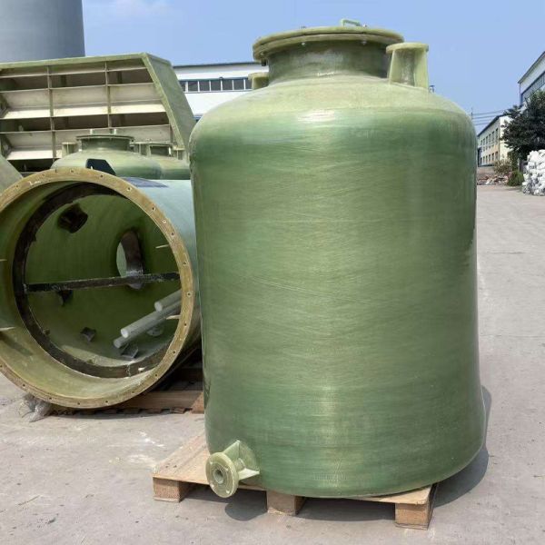 Wind Resistant Structural Vertical FRP Tank Outdoor UV Resistant Surface