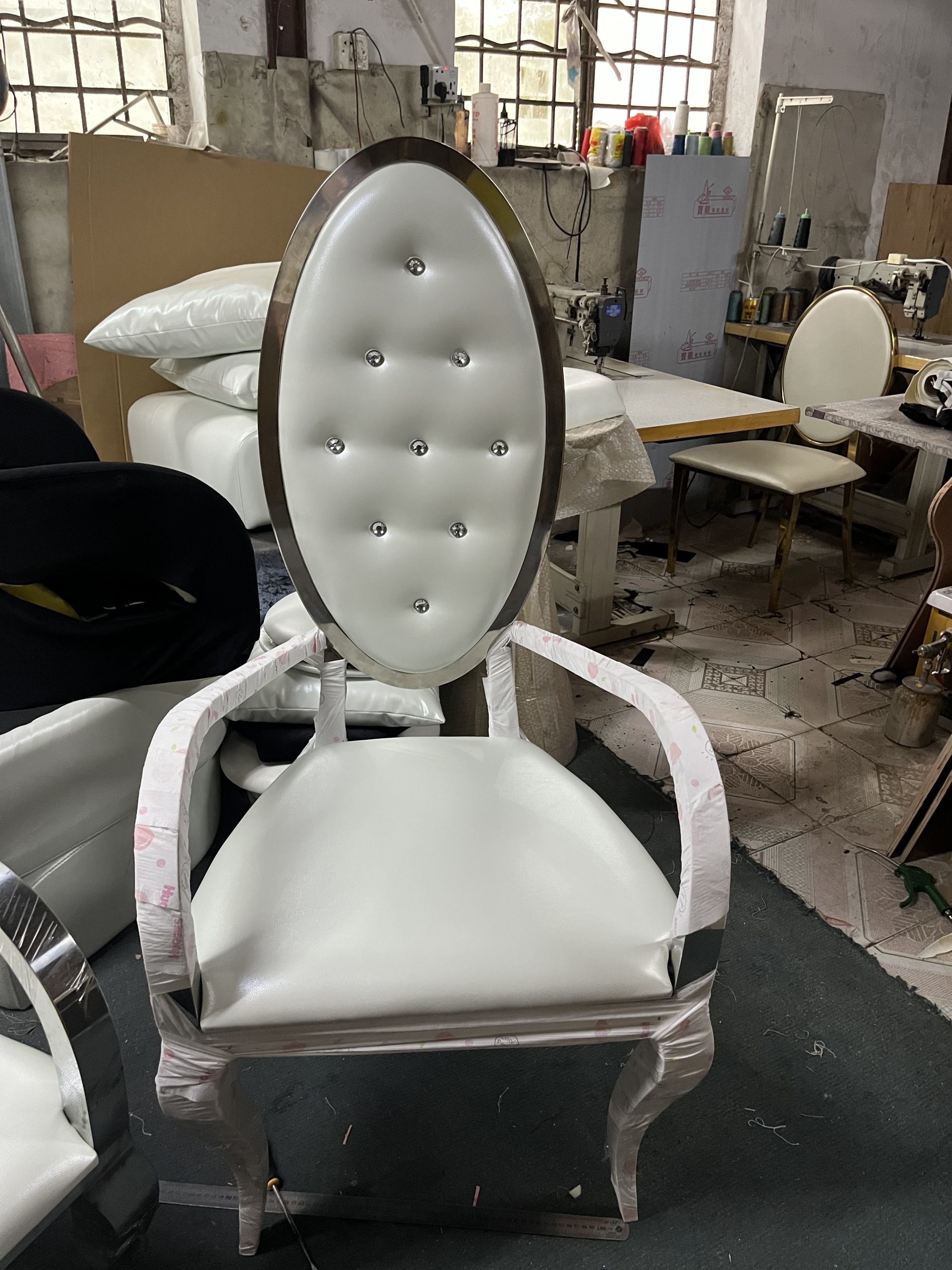 WENDING Silver Stud-Rim Oval Armchair – White PU Leather Hotel Banquet Dining Chair