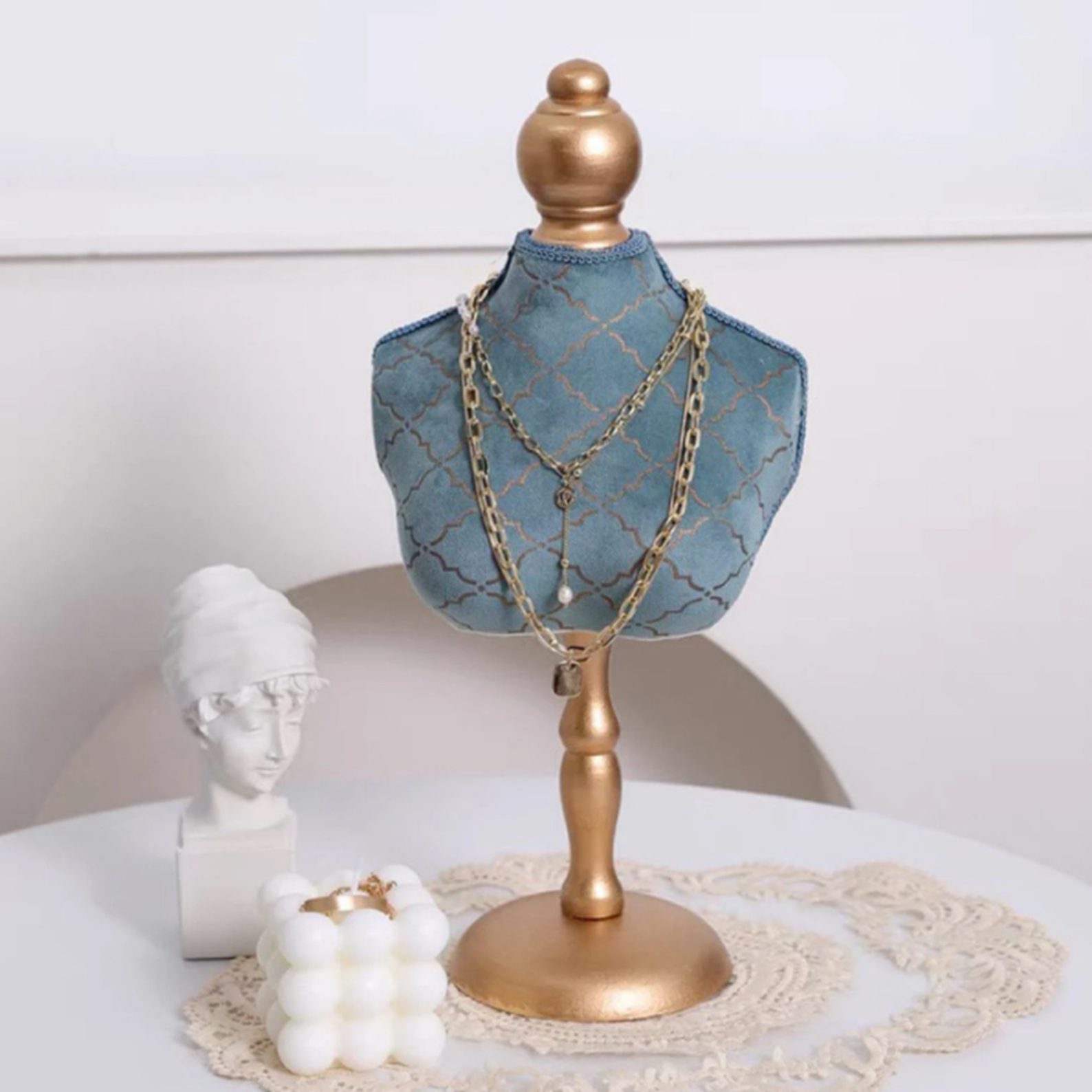 Customized Design Jewelry Display Bust with LED Lighting and Durable Metal Frame for Necklace Display Stand