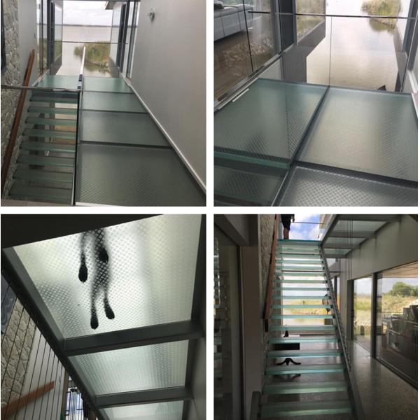 8+8+8MM 10+10+10MM Anti-Slip Glass 24mm 26mm 30mm Laminated Glass For Staircases Glass Floor With LED Light Strips