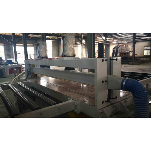 Машины для экструдирования пластиковых листов из ПВХ с пенообразующими панелями