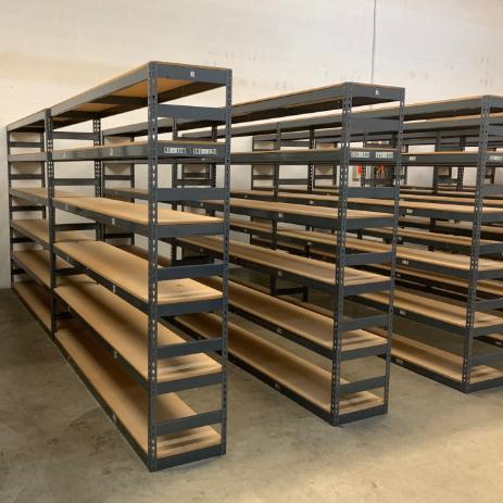Étagère à rivets multicouches sans boulons Étagère de stockage électronique commerciale Slotting angulaire tout métal