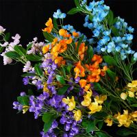 Imitación de fotografía con dedos de belleza y accesorios de decoración de fotografía, flor pequeña única, flor artificial, flor de manzana, arreglo floral simulado al estilo europeo