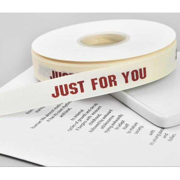 Ленты обруча подарка именниного пирога нервюры стиля INS орденская лента букета бежевой английская