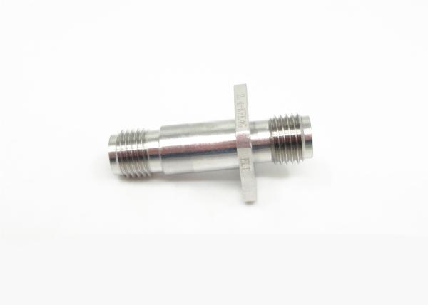 Les trous de l'adaptateur 4 de l'acier inoxydable l'onde millimétrique directement 2.4mm rf brident femelle à la femelle