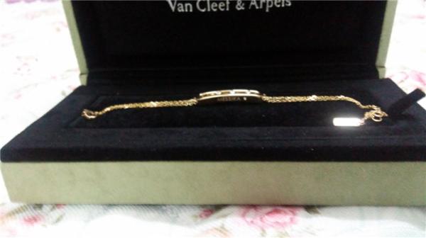  18K Rose Gold Bracelet with Moveable  3 Diamond