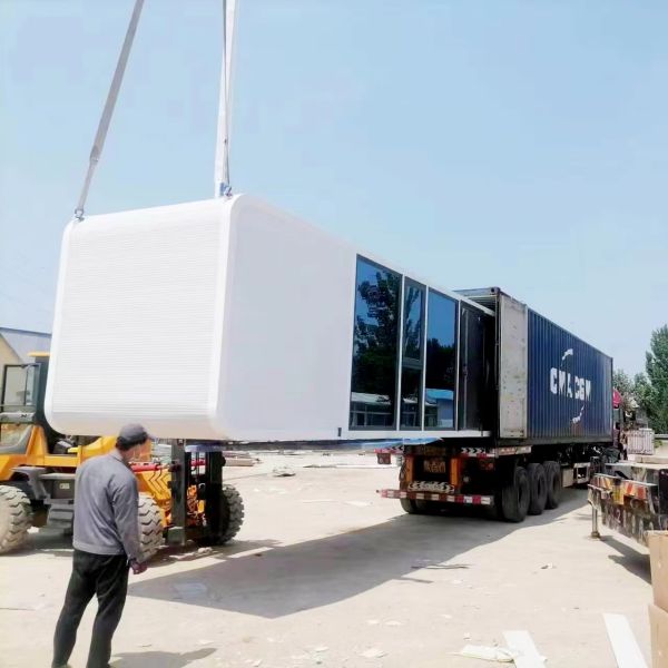 Smart Home Integrated Space Capsule House with Customizable Layout and Thermal Insulation
