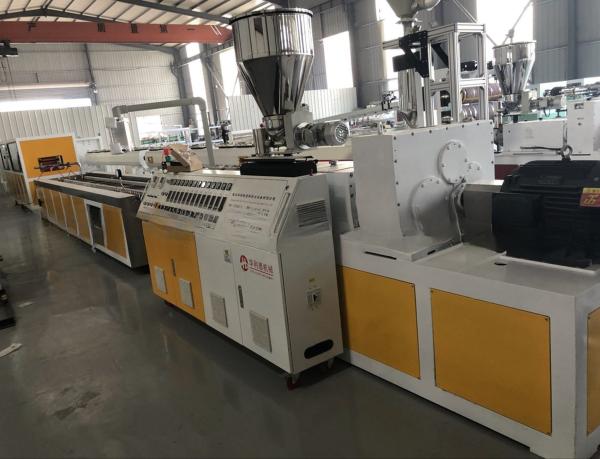 65/132 Linha de produção de placas de espuma 250 kg/h Linha de extrusão de perfis de janela de PVC