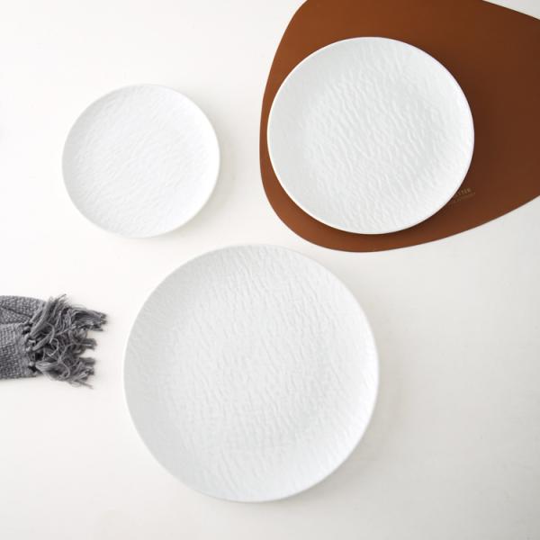 Керамические тарелки и чаши для домашнего потребления