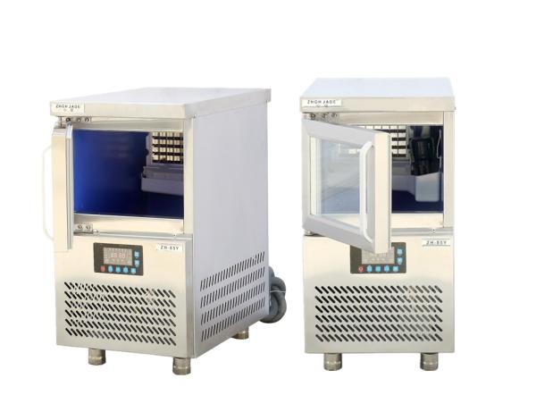 Mini máquina leve azul conduzida do fabricante de gelo, máquina de fatura de gelo pequena automática