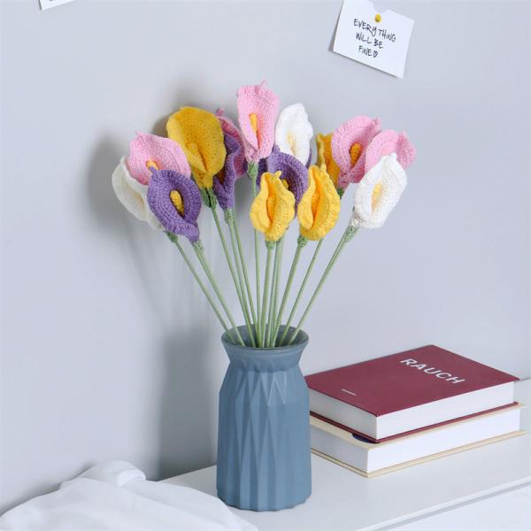 Bouquet de fleurs en fils faits à la main - fleurs artificielles de lily de Calla tricotées, arrangement floral en crochet