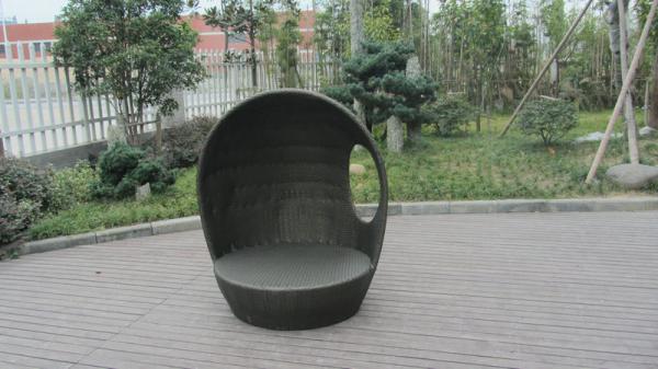 Round Outdoor Rattan Daybed Furniture , Roofed Wicker Lounge Bed