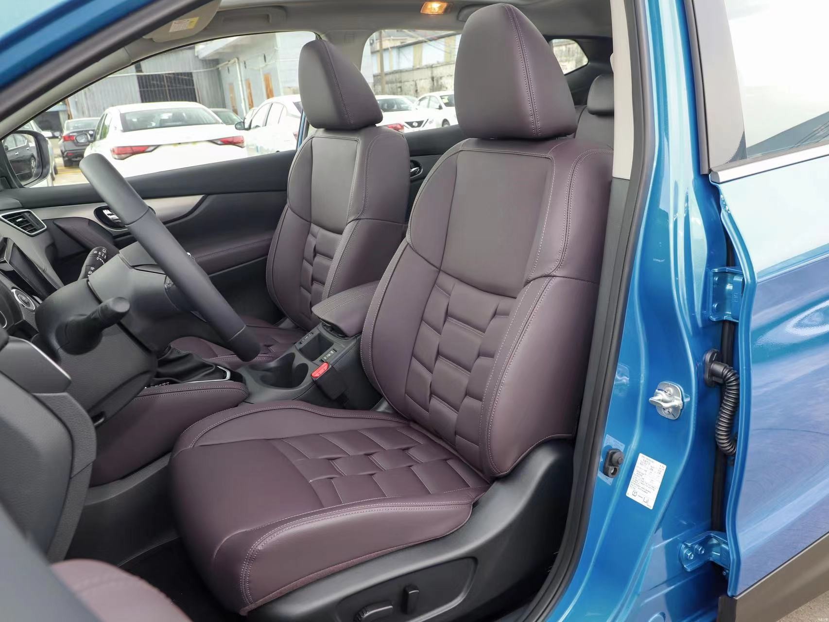 Бензин компакта SUV версии Nissan Qashqai 2022 2.0L CVT XV Zhixiang 5 мест