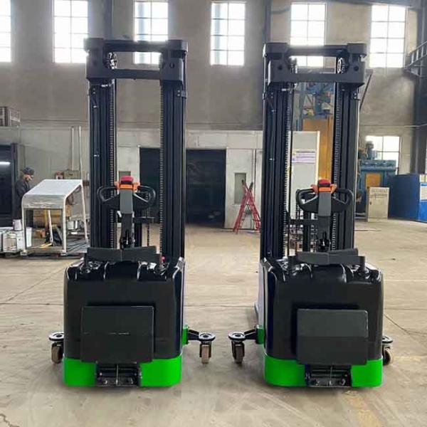 2000kgs Battery Powered Pallet Stacker Green Black Electric Fork Stacker