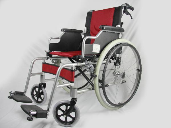 Easy To Carry Foldable Aluminum Manual Wheelchair With Flip Up Desk Armrest