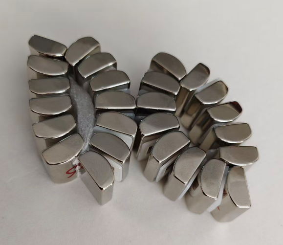 Custom N52 Grade Neodymium Magnet with One Side Flat One Side Curved Design for High Corrosion Resistance