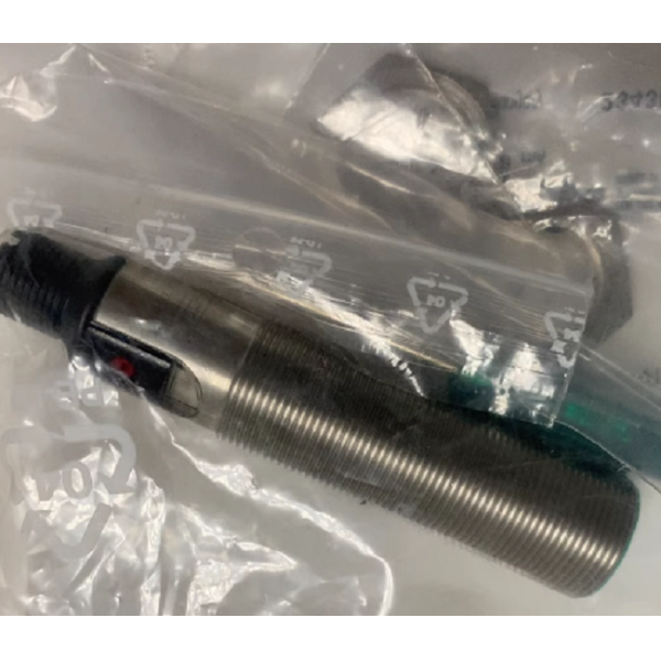 CBB8-18GS75-E2-V1  Capacitive Proximity Switch 10-30V DC