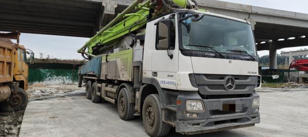 Zoomlion Concrete Pump 56 Meters Mercedes Chassis Best Condition and Original Equipment