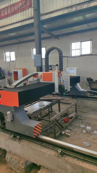 Machine de découpe laser à fibre de feuille métallique avec une surface de découpe de 1500 mm*3000 mm