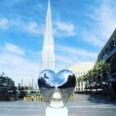 Escultura de aço inoxidável polida de espelho alto - AMEM-ME no Dubai Mall