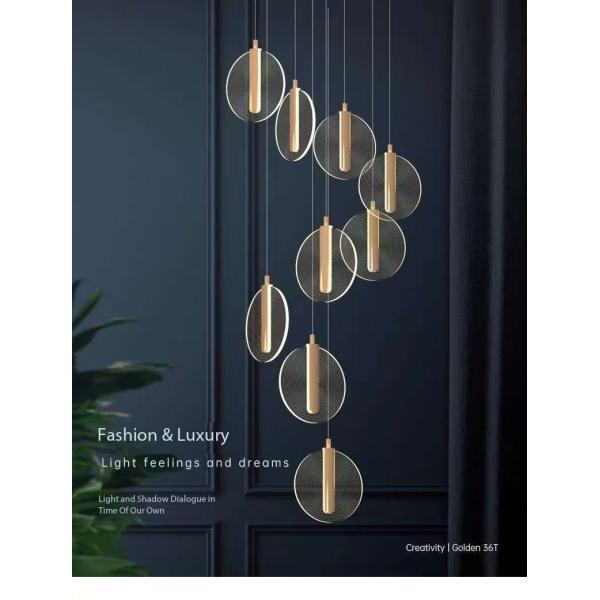 Escalier à plafond élevé Villa Escalier à chandelier à LED Escalier en spirale Ronde gâteau Acrylique Chandelier suspendu Lampes ménagères modernes