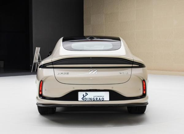 Fabrique d'automobiles compétitive 2 roues motrices IM Voiture électrique L6 Pure New Energy Véhicule électrique EV Voiture neuve