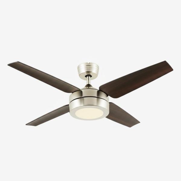 Ventilador de techo moderno para el hogar con 4 aspas metálicas, luz LED y consumo de 70W