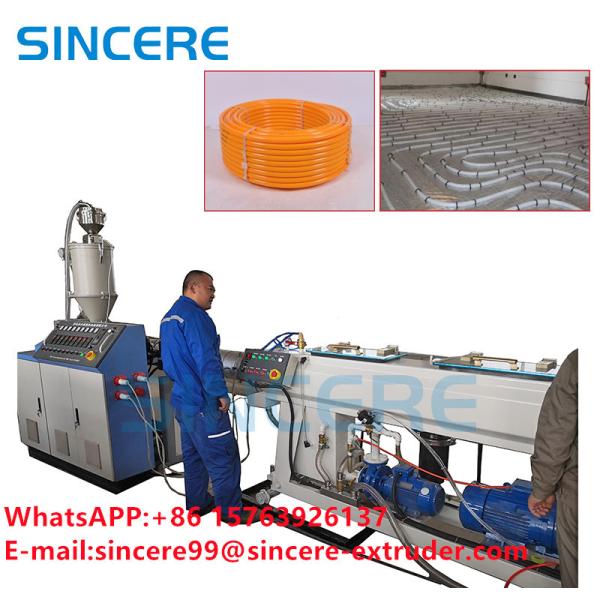 L'extrusion de tuyaux en plastique pour le chauffage par le sol est effectuée par une machine à tubes ondulés