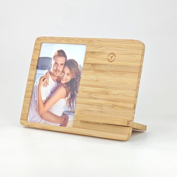 Cadre de photo de bureau en bambou en blanc sur mesure avec chargeur sans fil pour l'impression de photos par sublimation